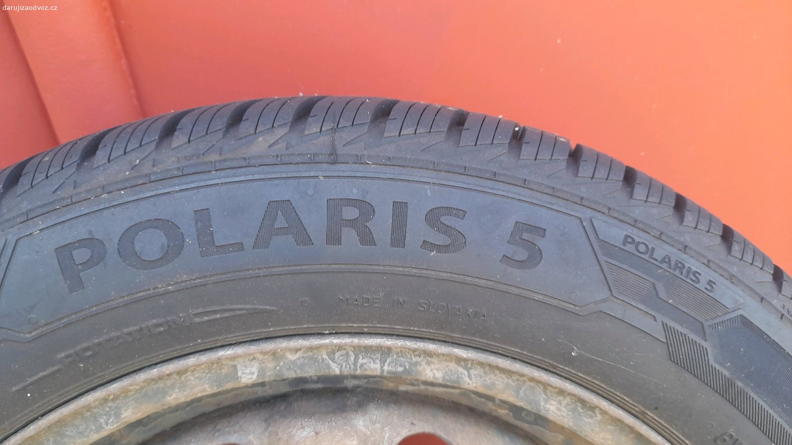 Zimní pneu Barum Polaris 5. Daruji zimní pneu Barum Polaris 5 195/55 R15 H i s ocelovýni disky (původně na Fabii).2 pneu jsou zánovní jeté 1 sezonu kvůli výměně po defektu.