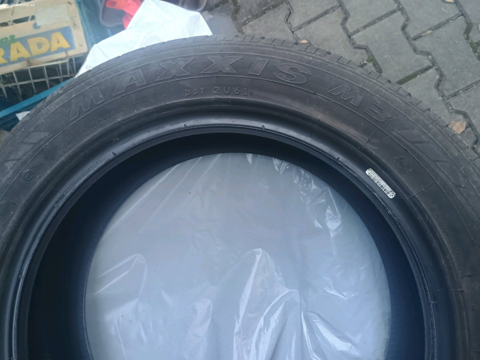 zimní pneu, bez alpského symbolu. zimní pneu, bez alpského symbolu 215/55/17 maxxis najeto asi 500km cca 2 roky staré. jako nové.