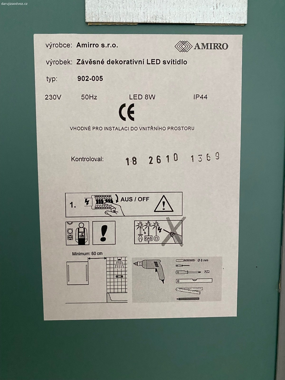 Zrcadlo do koupelny s osvětlením. Nástěnné zrcadlo do koupelny s osvětlením, rozměry 70 cm (výška) x 60 cm (šířka).

Pouze osobní vyzvednutí - Šestajovice