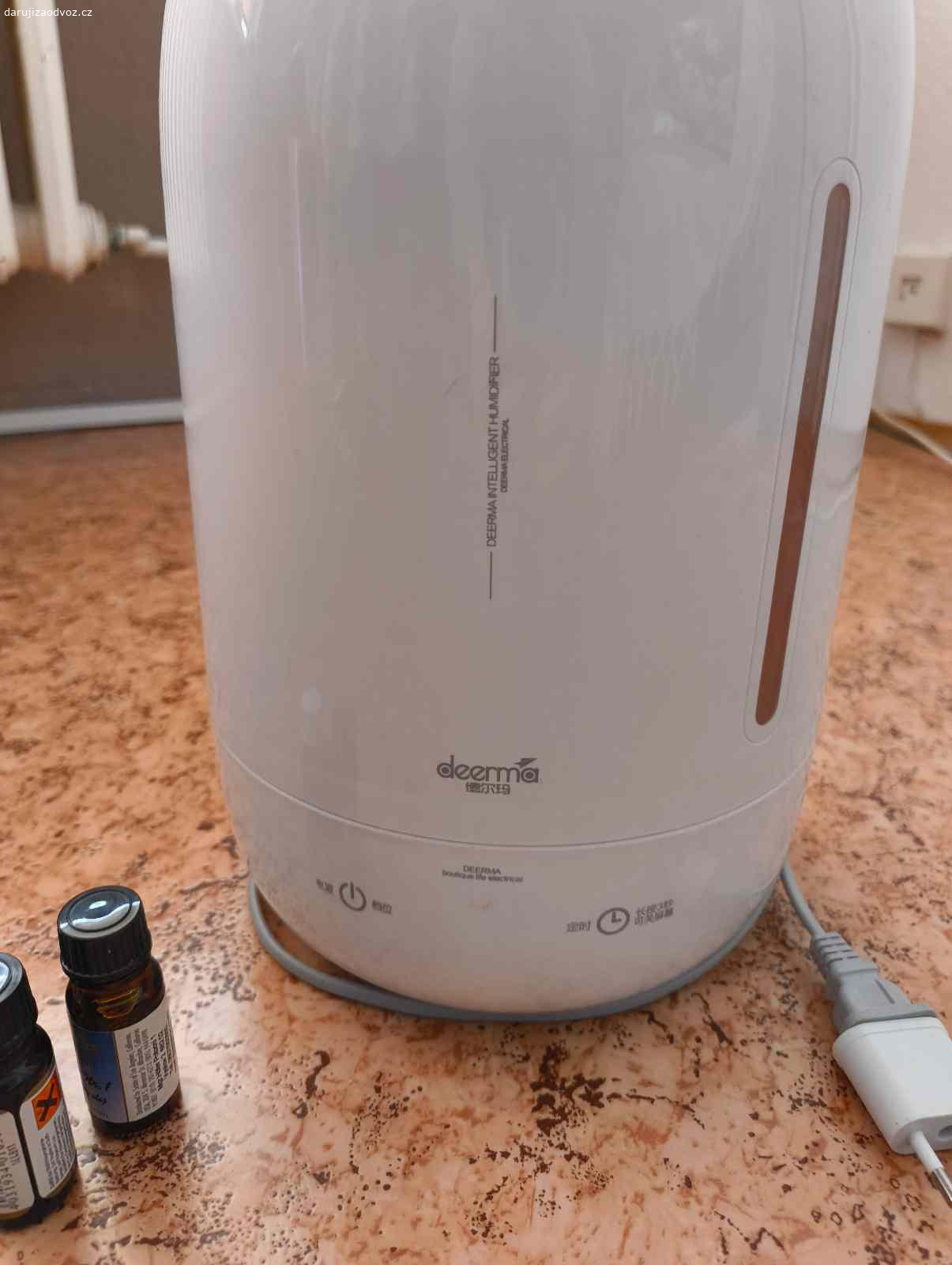 Zvlhčovač vzduchu (5 litrů). Daruji funkční ultrazvukový zvlhčovač vzduchu (25W, zásobník na vodu 5 L / 36 dB) . Stěhuji se a tak na darování spěchám. Kdo bude moct dříve vyzvednout, tak tomu dám přednost. Pouze osobně kousek od metra Hůrka. Nikam nevozím ani neposílám. Děkuji za pochopení.